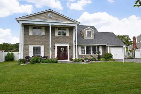 151 Cirrus Road, Holbrook, NY 11741