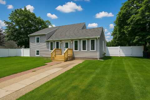133 Adams Street E, East Islip, NY 11730