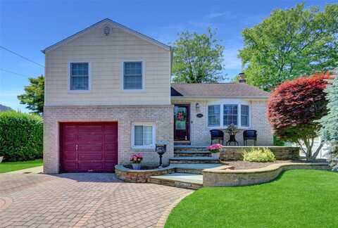 464 N Syracuse Avenue, Massapequa, NY 11758