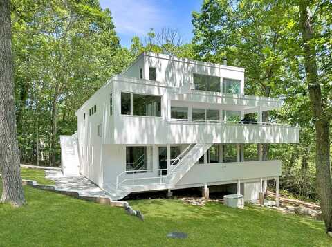 7 Fox Hollow Road, Shelter Island, NY 11964