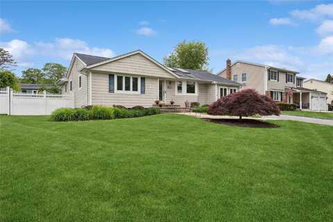 182 S Plaisted Avenue, Hauppauge, NY 11788