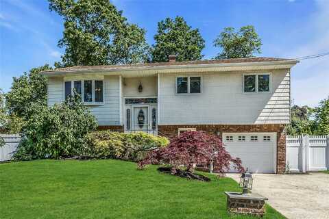 100 Doncaster Avenue, West Islip, NY 11795