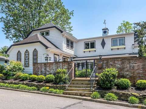 431 Carpenter Avenue, Sea Cliff, NY 11579