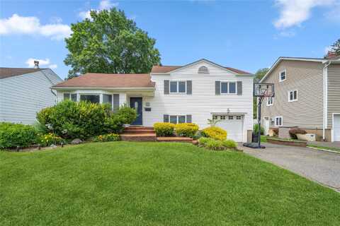 58 Circle Drive, Syosset, NY 11791