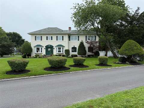 1 Bayview Avenue, Islip, NY 11751