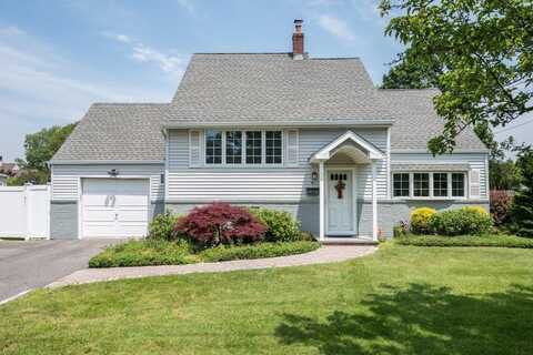6 Plumtree Lane, South Huntington, NY 11746