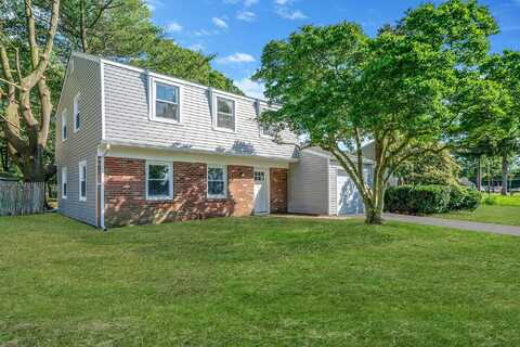 27 Wilmont Turn, Coram, NY 11727