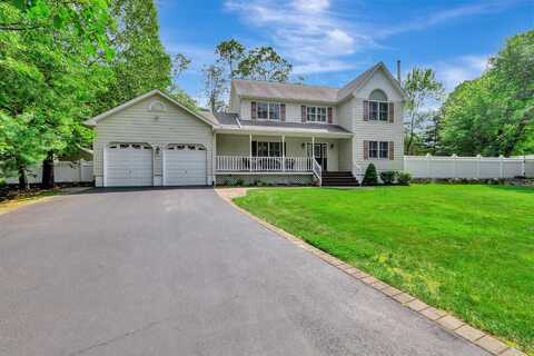 18 Frost Lane, Wading River, NY 11792