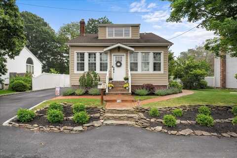 728 Hyman Avenue, West Islip, NY 11795