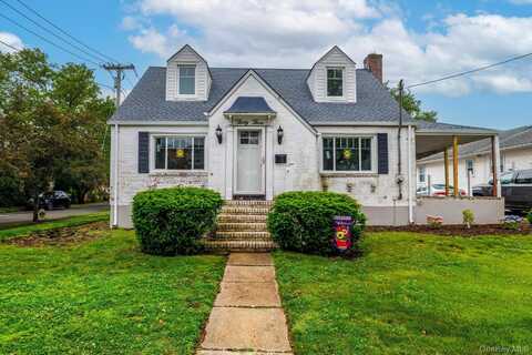 33 Farnum Street, Lynbrook, NY 11563