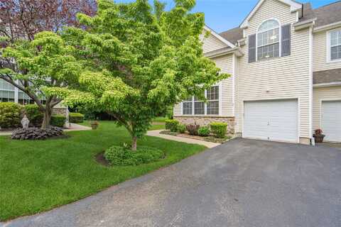 7 Yosemite Circle, Bohemia, NY 11716