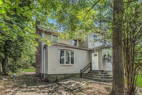 117 Glenwood Road, Glenwood Landing, NY 11547