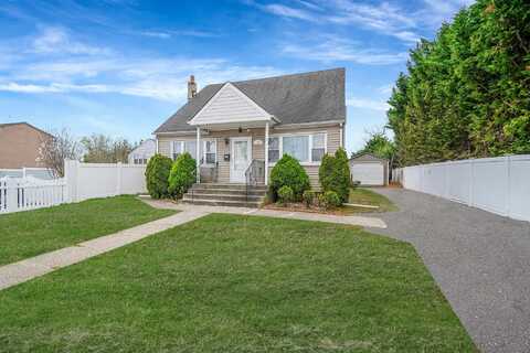 129 44th Street, Lindenhurst, NY 11757