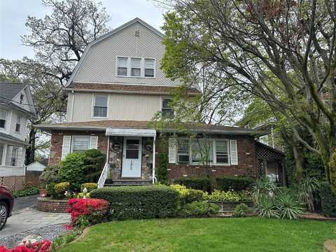 100 Earle Avenue, Lynbrook, NY 11563