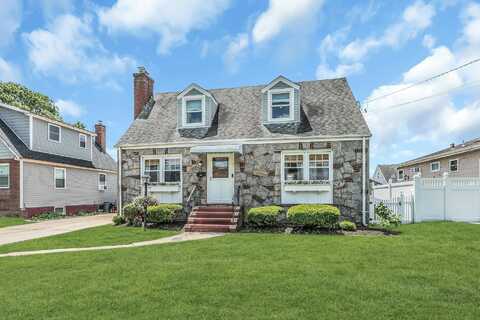 535 S 1st Street, Lindenhurst, NY 11757