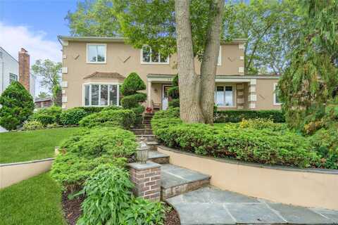 30 Frankie Lane, Old Bethpage, NY 11804