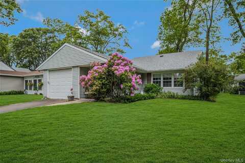 151 Laurance Lane, Ridge, NY 11961