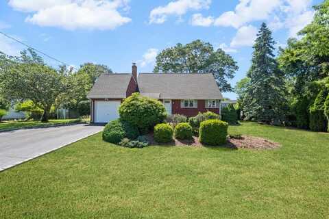 360 Munsell Road, East Patchogue, NY 11772