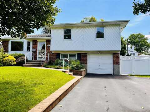 16 Warren Drive, Syosset, NY 11791