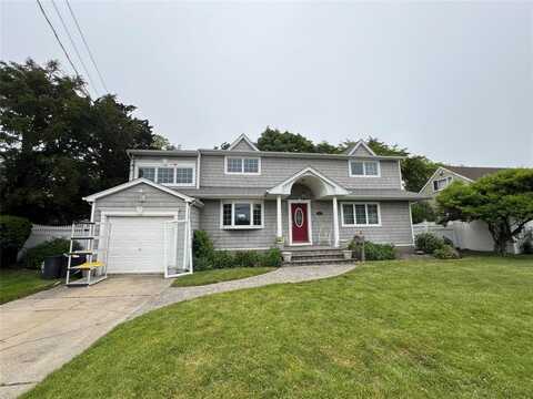 556 Alwick Avenue, West Islip, NY 11795