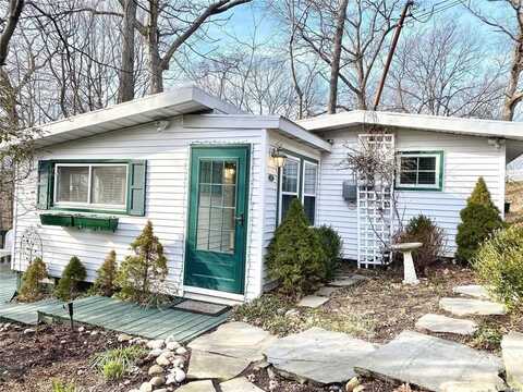 101 Alice Street, Port Jefferson, NY 11777