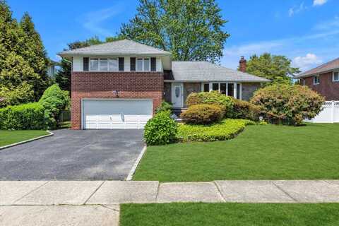 16 Clearland Road, Syosset, NY 11791