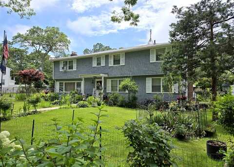 152 W Yaphank Road, Coram, NY 11727