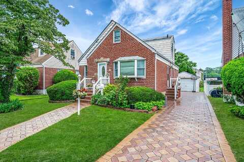 58 N Rockaway Avenue, Lynbrook, NY 11563