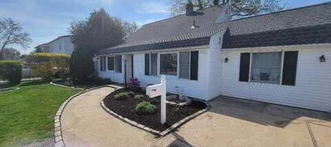 24 Club Lane, Levittown, NY 11756