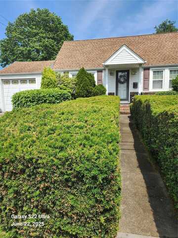 99 E 6th Street, Deer Park, NY 11729