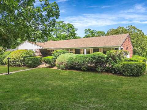 80 Derby Avenue, Greenlawn, NY 11740