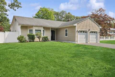 10 Marlan Court, Smithtown, NY 11787