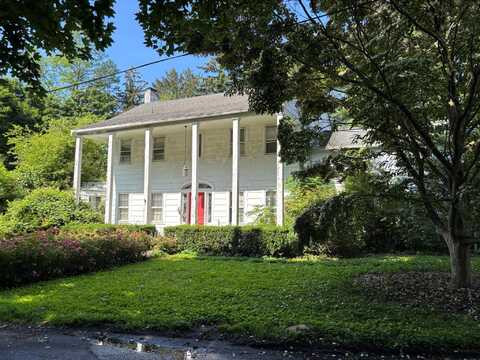 28 Wayaawi Avenue, Bayville, NY 11709