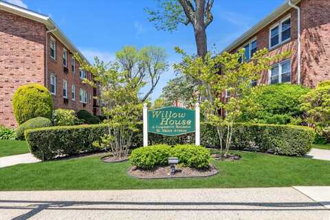 61 Maine Avenue, Rockville Centre, NY 11570