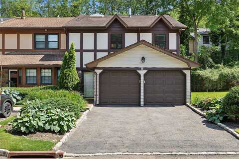 16 Hampton Way, Woodbury, NY 11797