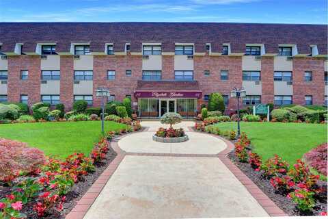 25 Elizabeth Street, Farmingdale, NY 11735