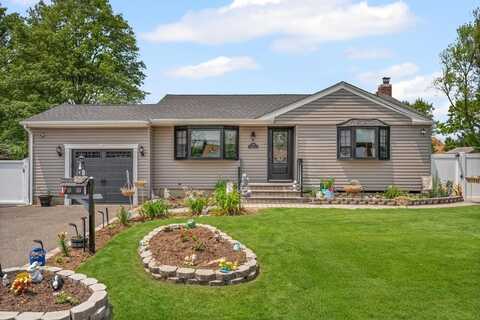 220 Farhan Lane, North Babylon, NY 11703