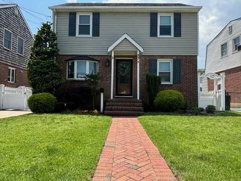 371 White Road, Mineola, NY 11501