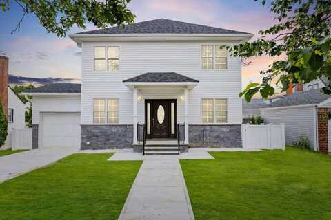1502 Lincoln Avenue, New Hyde Park, NY 11040
