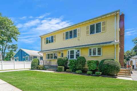 348 Roslyn Avenue, Carle Place, NY 11514