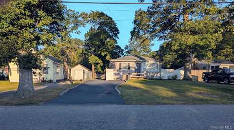 139 Pine Neck Avenue, East Patchogue, NY 11772