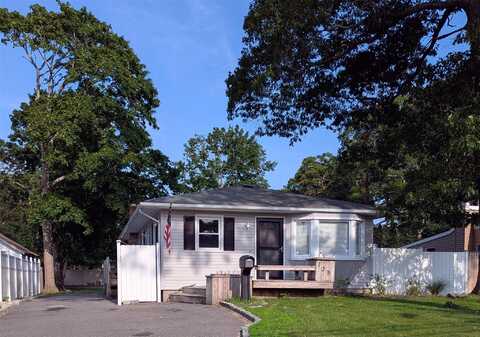139 Pine Neck Avenue, East Patchogue, NY 11772
