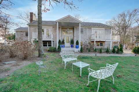 110 Clover Hill Drive, Vineyard Haven, MA 02568