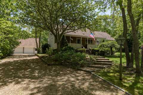35 Seventh Street N, Edgartown, MA 02539