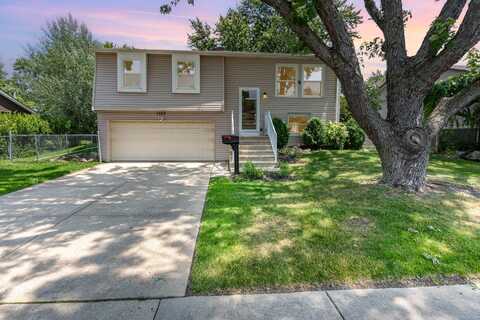 1262 N Kennedy Drive, Streamwood, IL 60107
