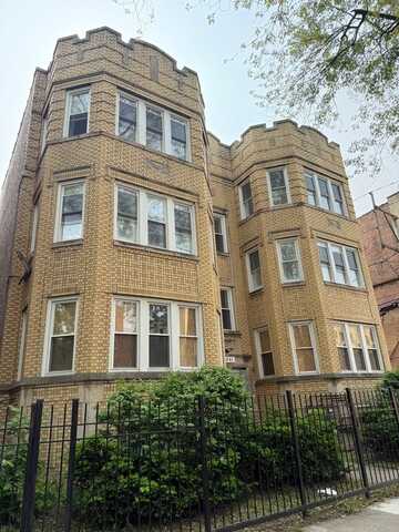 7841 S Essex Avenue, Chicago, IL 60649