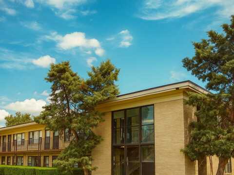 38 King Arthur Court, Northlake, IL 60164