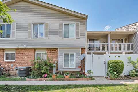 5e Fernwood Drive, Bolingbrook, IL 60440