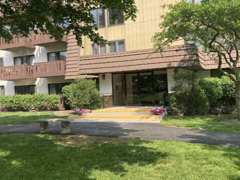 12900 W Heiden Circle, Lake Bluff, IL 60044