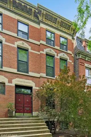 1957 W Schiller Street, Chicago, IL 60622